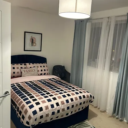 Comfortable Double Room & Single Room In Vibrant Hatfield Neighbourhood Exterior photo