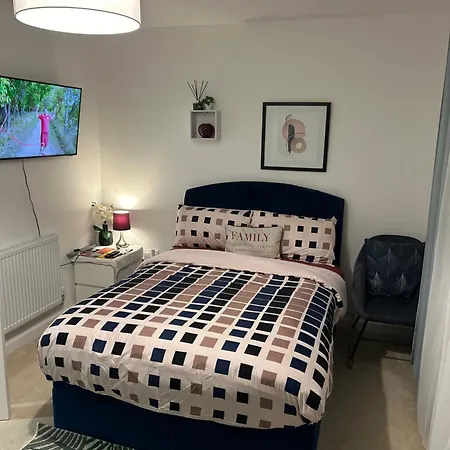 Comfortable Double Room & Single Room In Vibrant Hatfield Neighbourhood Exterior photo