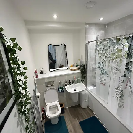 Comfortable Double Room & Single Room In Vibrant Hatfield Neighbourhood Exterior photo