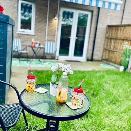 Comfortable Double Room & Single Room In Vibrant Hatfield Neighbourhood Exterior photo