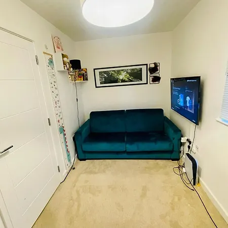 Comfortable Double Room & Single Room In Vibrant Hatfield Neighbourhood Exterior photo
