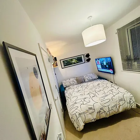 Comfortable Double Room & Single Room In Vibrant Hatfield Neighbourhood Exterior photo