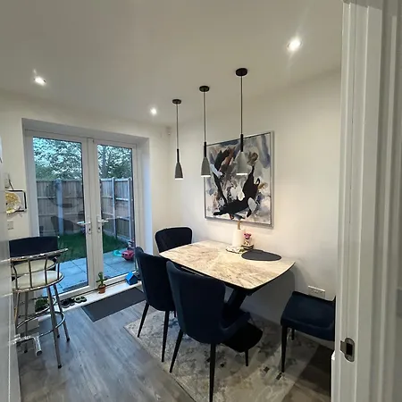 Comfortable Double Room & Single Room In Vibrant Hatfield Neighbourhood Exterior photo