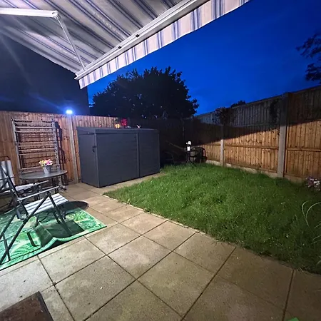 Comfortable Double Room & Single Room In Vibrant Hatfield Neighbourhood Exterior photo