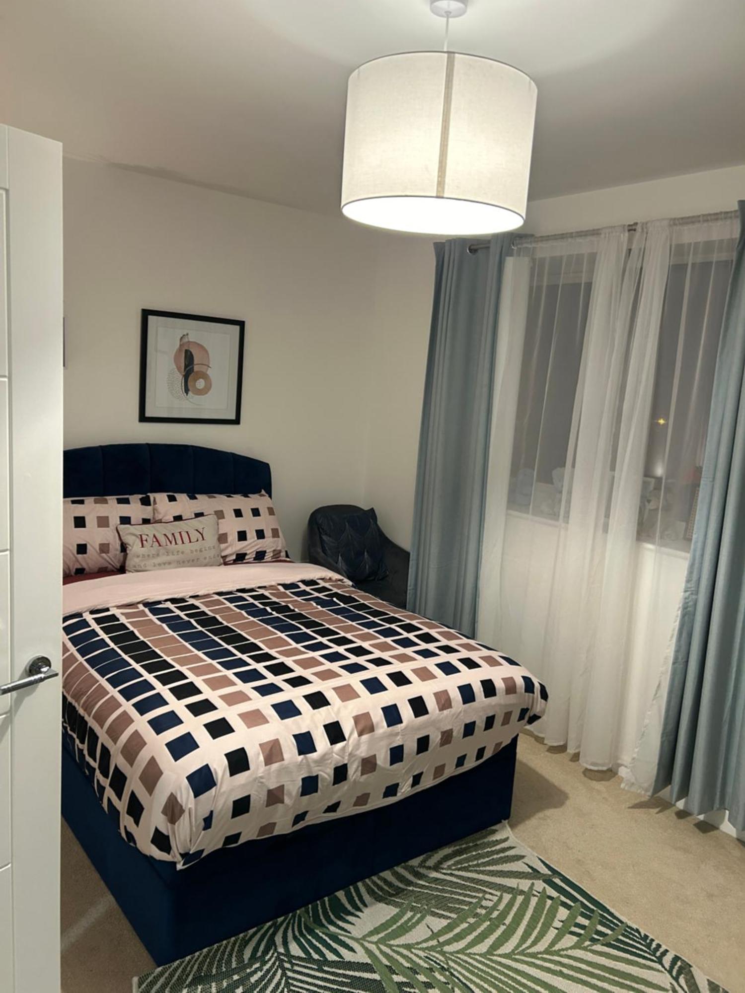 Comfortable Double & Single In Vibrant Hatfield Neighbourhood *