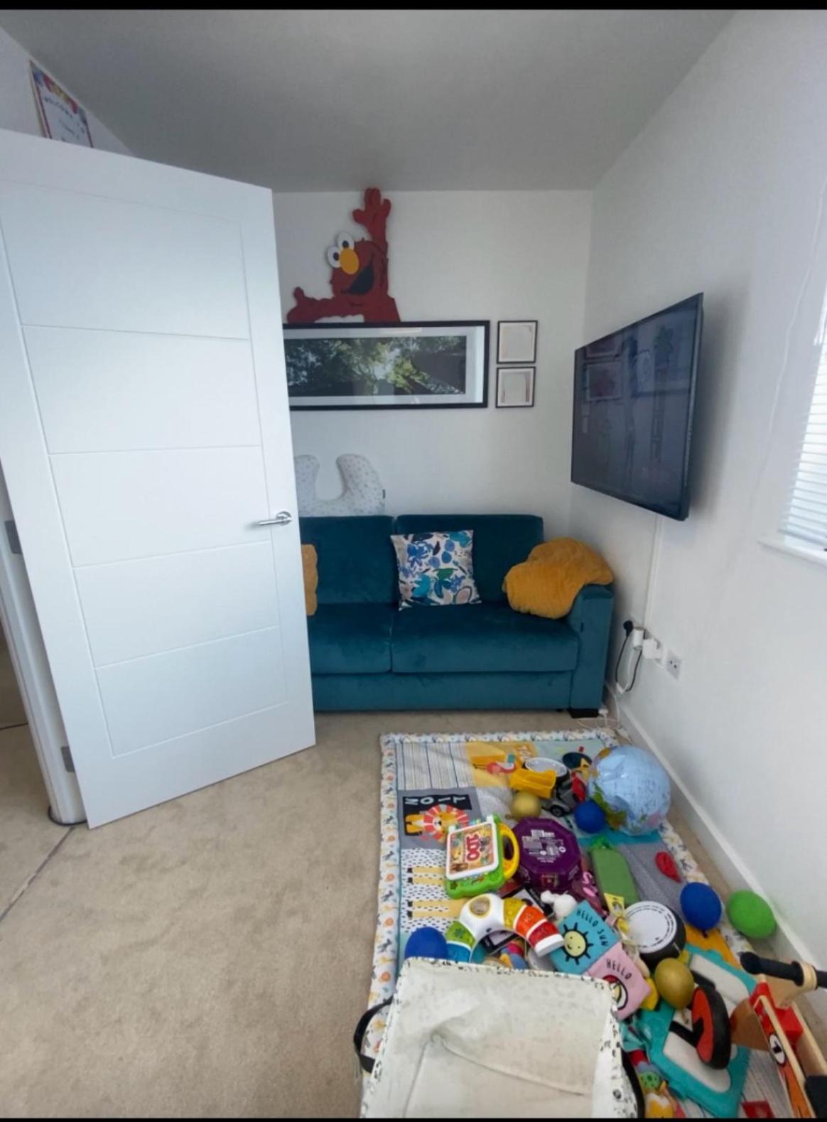 Comfortable Double & Single In Vibrant Hatfield Neighbourhood Homestay