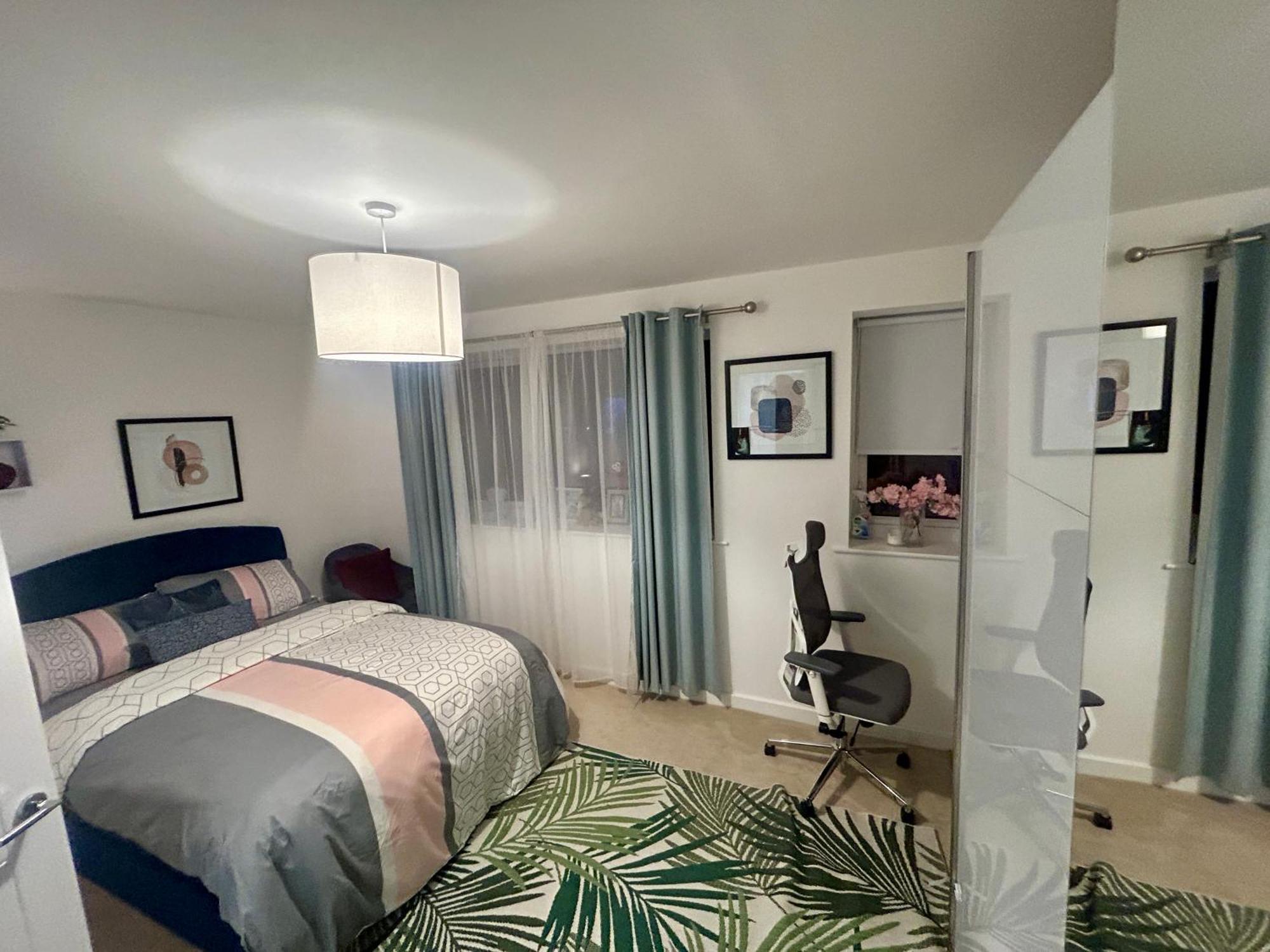 Comfortable Double & Single In Vibrant Hatfield Neighbourhood Homestay *