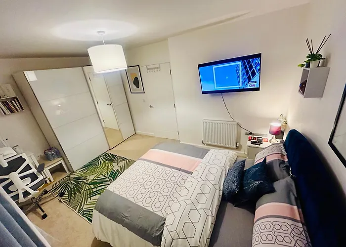 Comfortable Double Room & Single Room In Vibrant Hatfield Neighbourhood