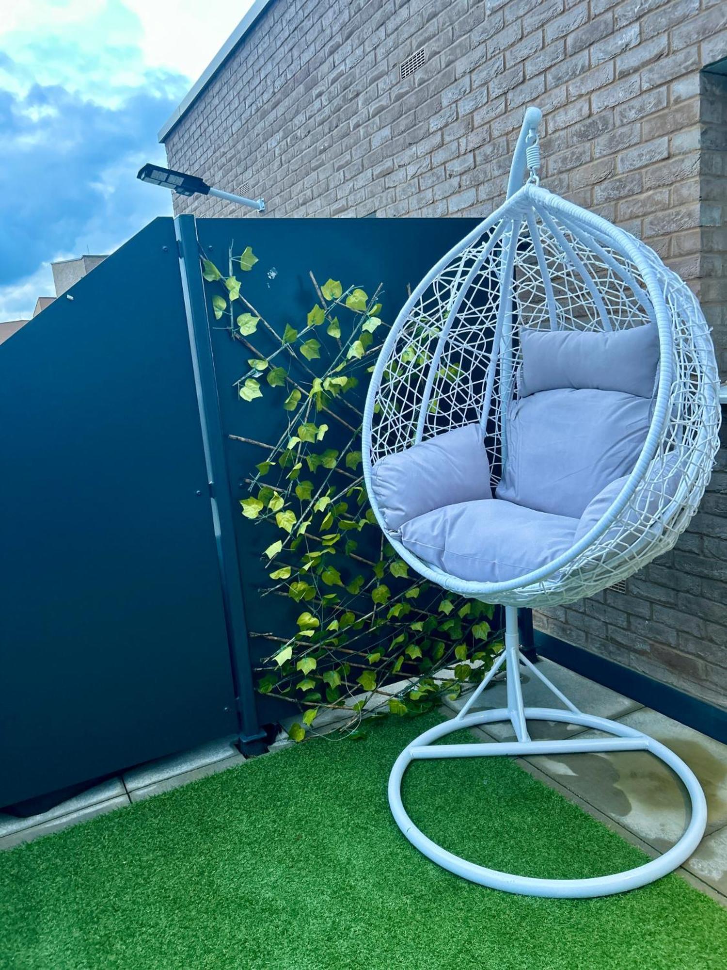 Comfortable Double & Single In Vibrant Hatfield Neighbourhood *